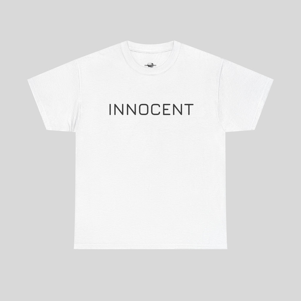 Graues INNOCENT T-Shirt von Printify, weiches Baumwollmaterial und schlichter Schnitt, auf weißem Hintergrund fotografiert