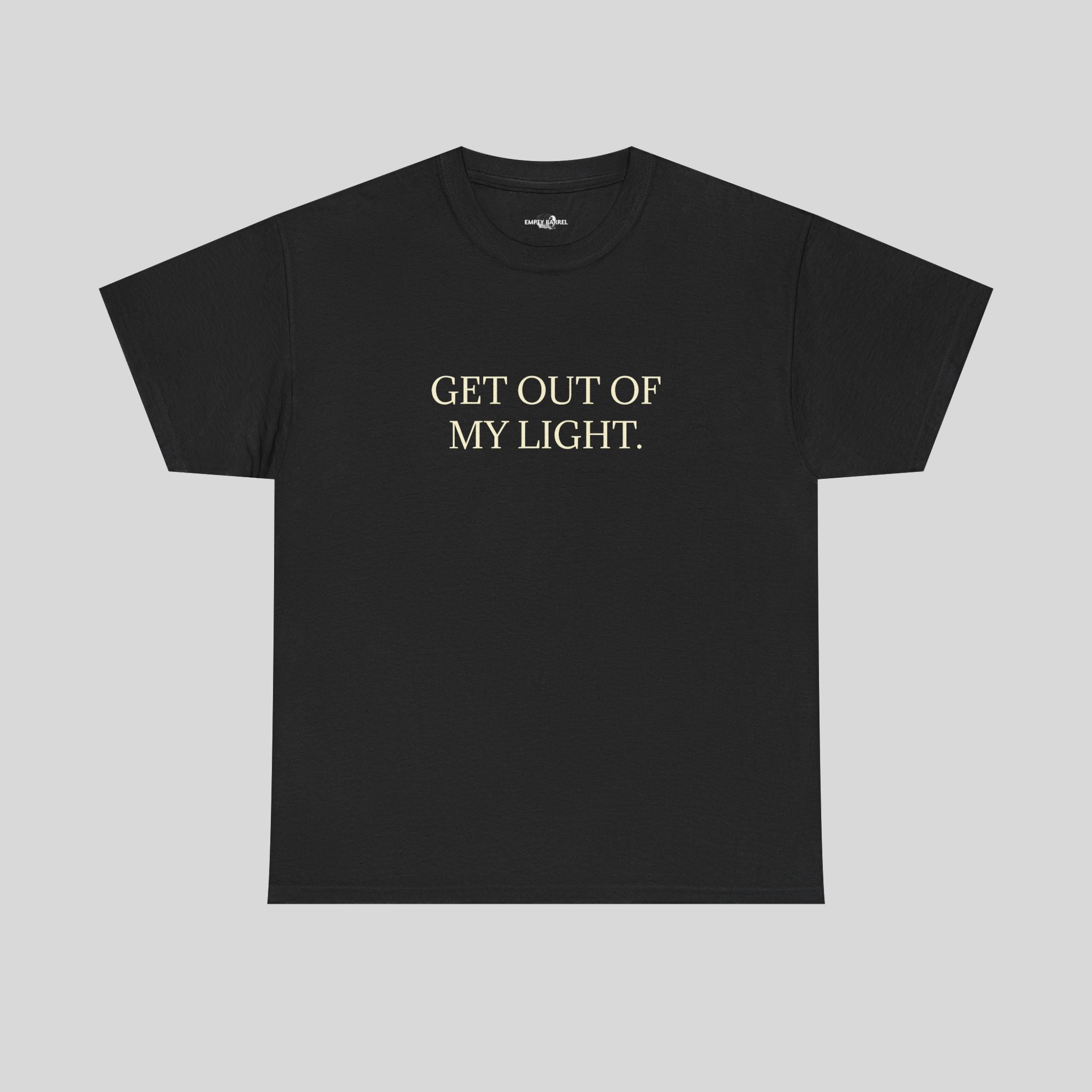 Weißes T-Shirt mit dem Druck "GET OUT OF MY LIGHT" von Printify, lässiger Schnitt und bequeme Passform, Frontansicht