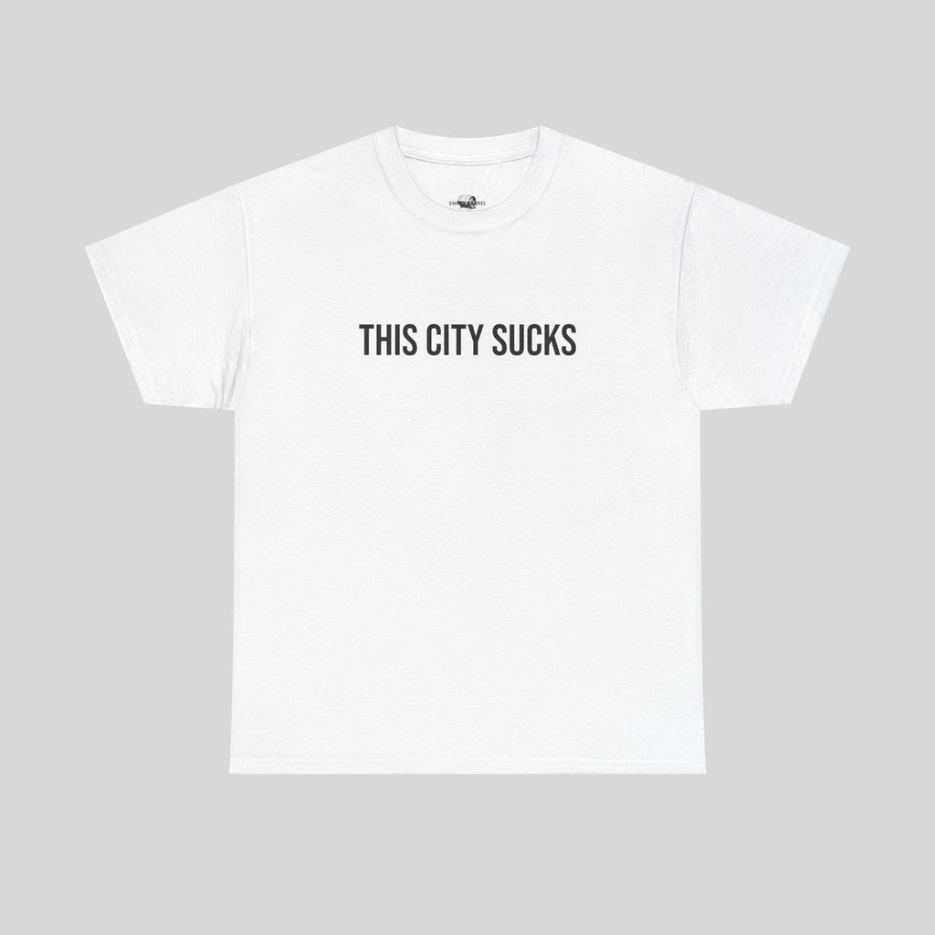 Schwarzes T-Shirt mit "THIS CITY SUCKS" Print, bequemes Printify Mode-T-Shirt für stilbewusste Träger.