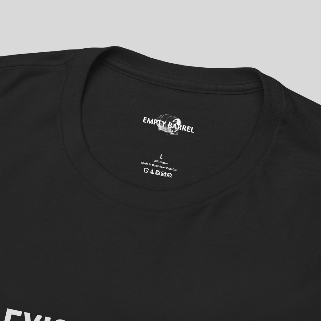 Graues Printify T-Shirt mit "EXIST. REPEAT." Schriftzug auf der Vorderseite, bequemes Baumwollmaterial, modischer Streetwear-Look.
